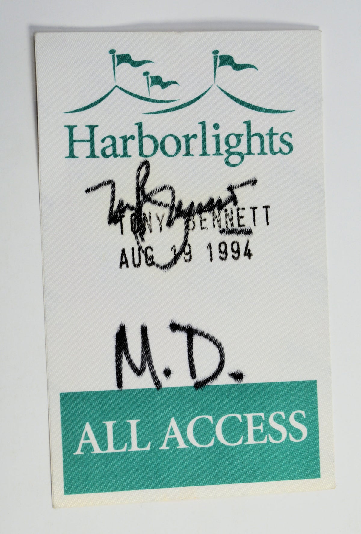 Bennett, Tony - Signed Backstage Pass