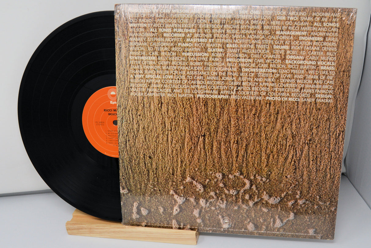 Martin, Ricci – Beached