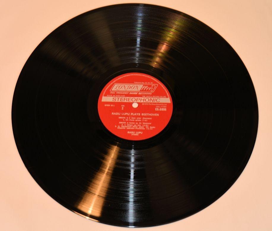 Lupu, Radu - Plays Beethoven