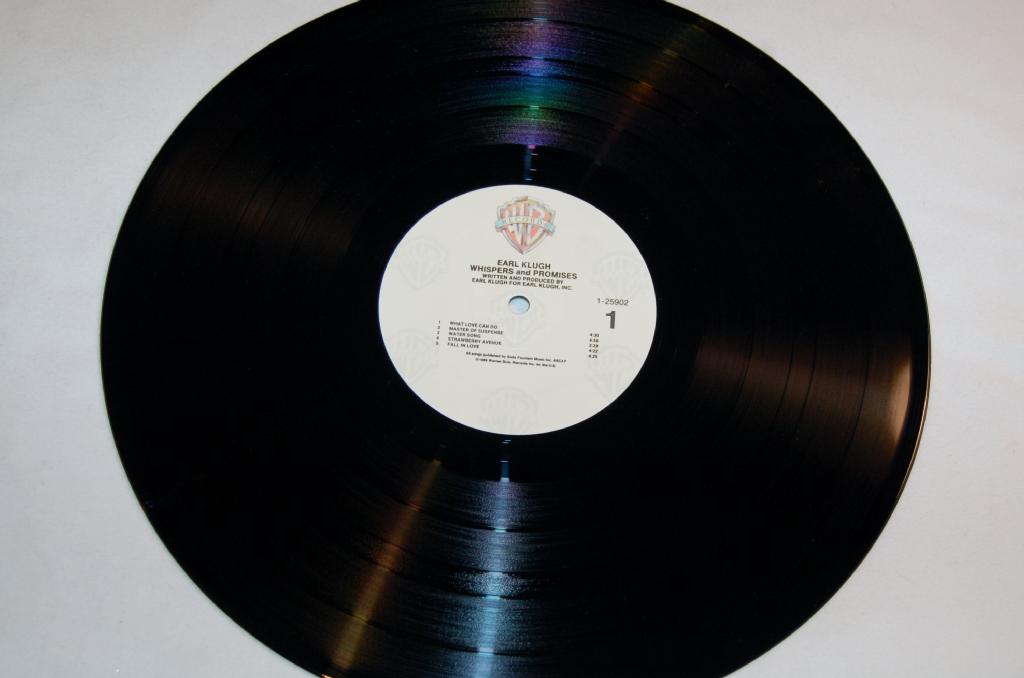Klugh, Earl - Whispers And Promises