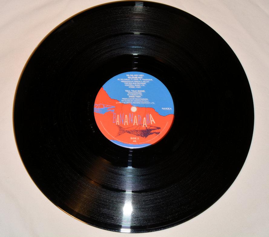 Bananarama - Na Na Hey Hey Kiss Him Goodbye