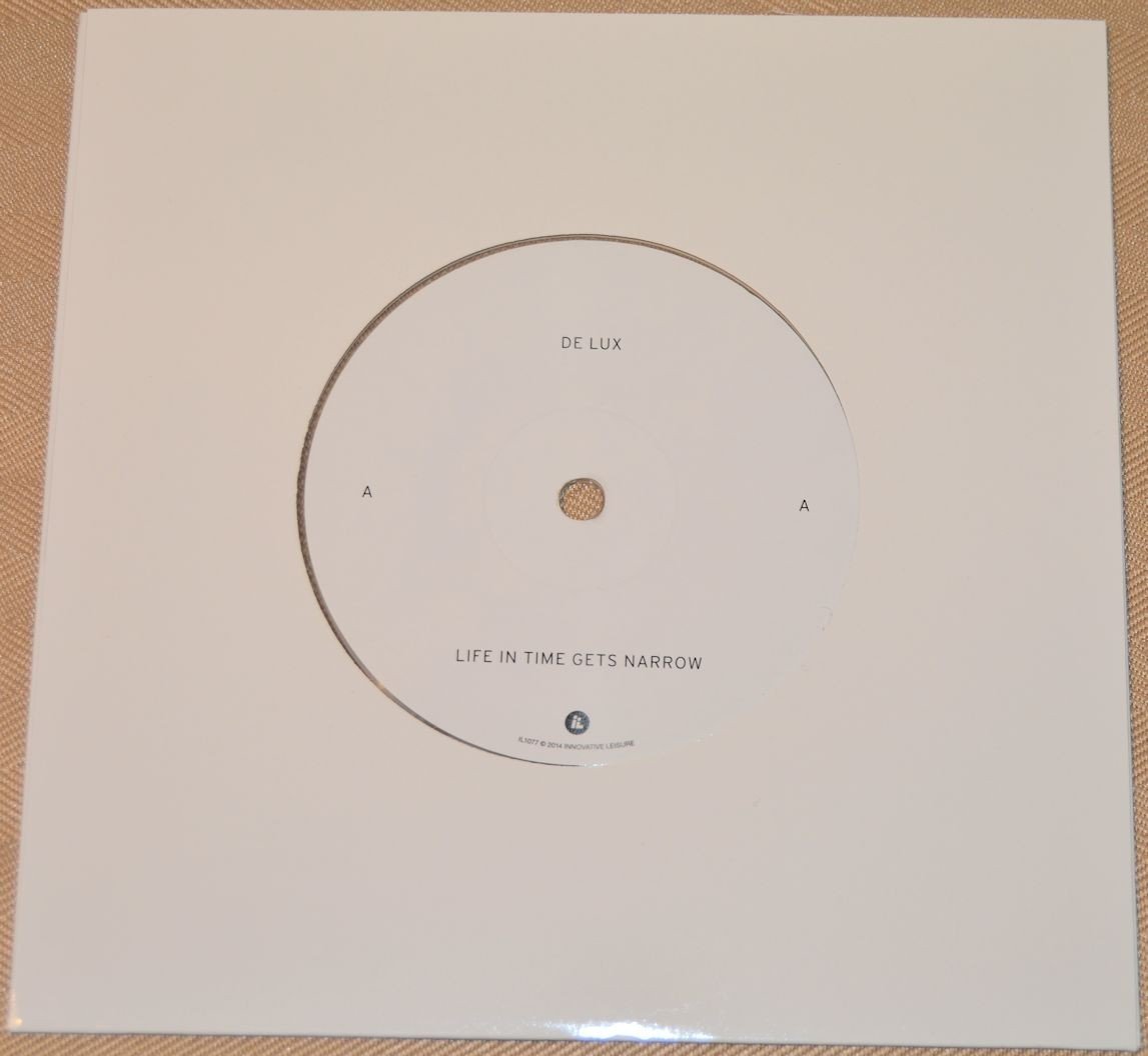 De Lux - Life In Time Gets Narrow
