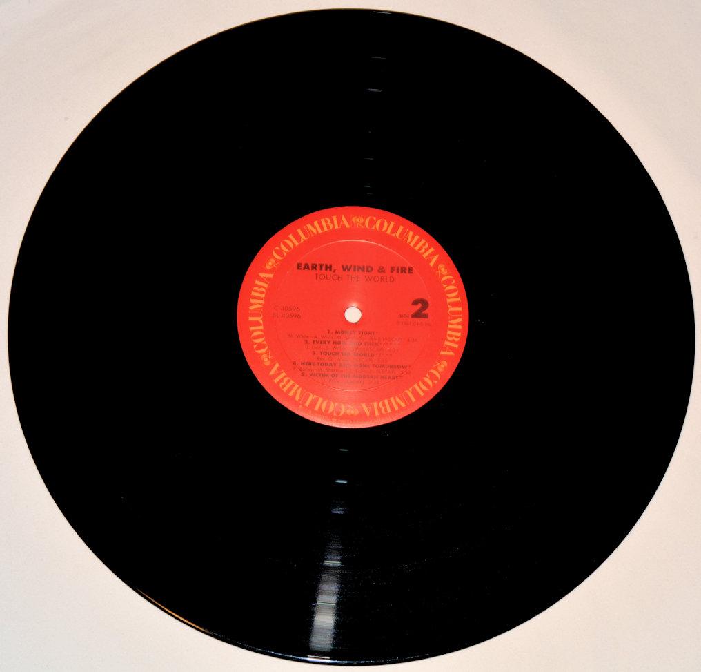 Earth, Wind & Fire - Touch The World