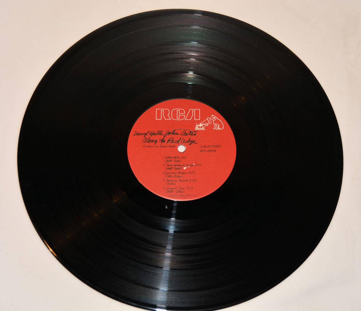 Hall & Oates - Along The Red Ledge