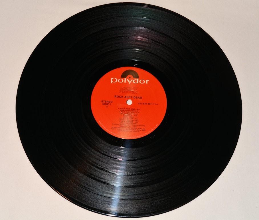 Heavy Pettin - Rock Ain't Dead