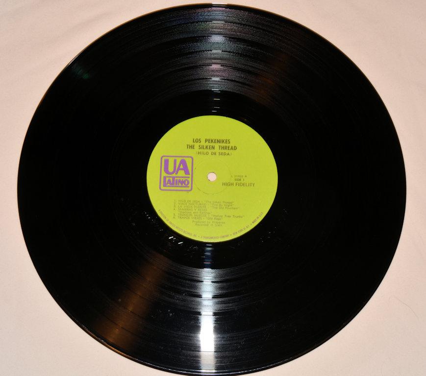 Los Pekenikes - The Silken Thread