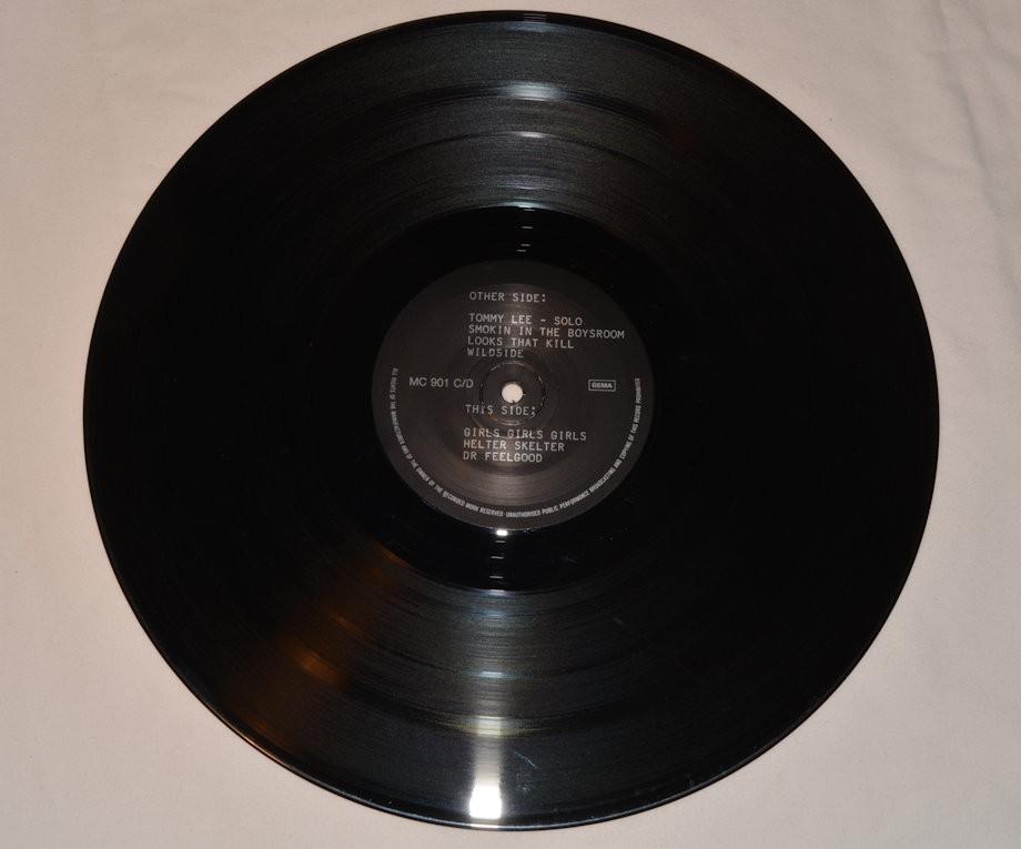 Motley Crue - Red Hot