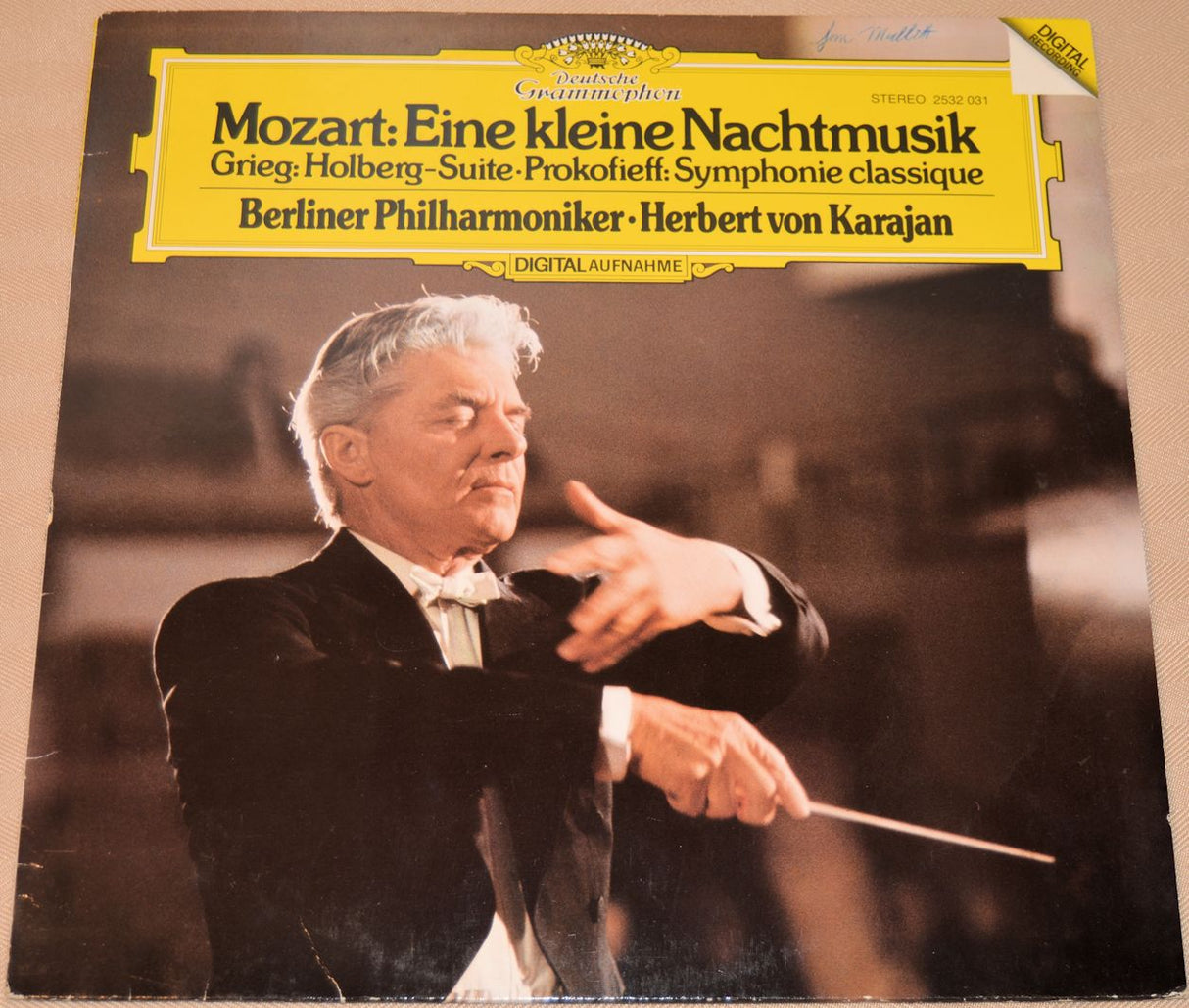 Mozart - Eine Kleine Nachtmusick - Berlin Philharmonic - Herbert Von Karajan
