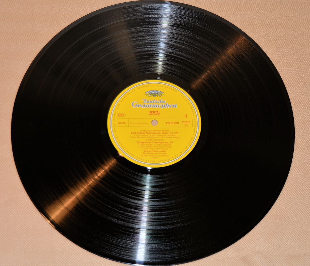 Mozart - Eine Kleine Nachtmusick - Berlin Philharmonic - Herbert Von Karajan