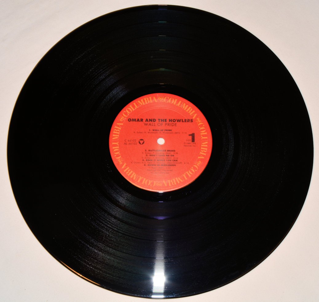 Omar & The Howler - Wall Of Pride