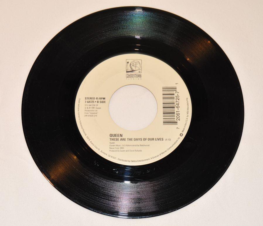 Queen - We Are The Champions