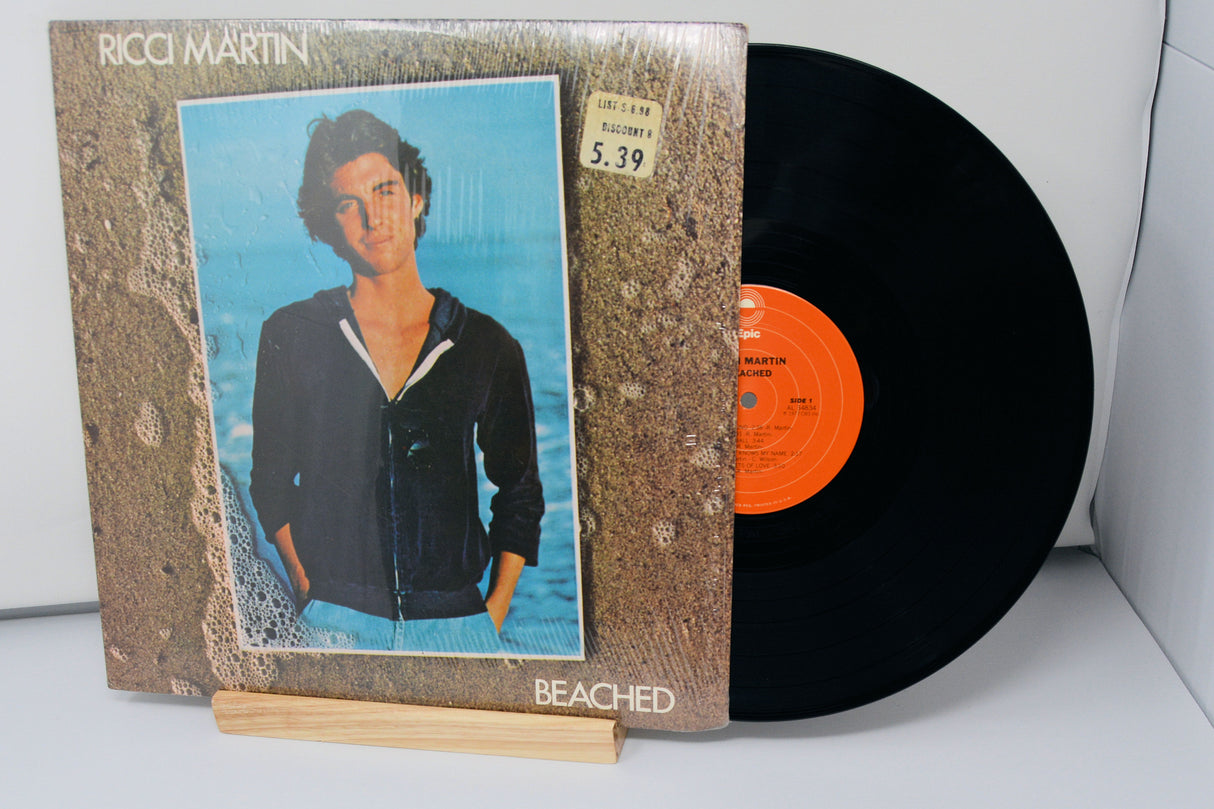 Martin, Ricci – Beached