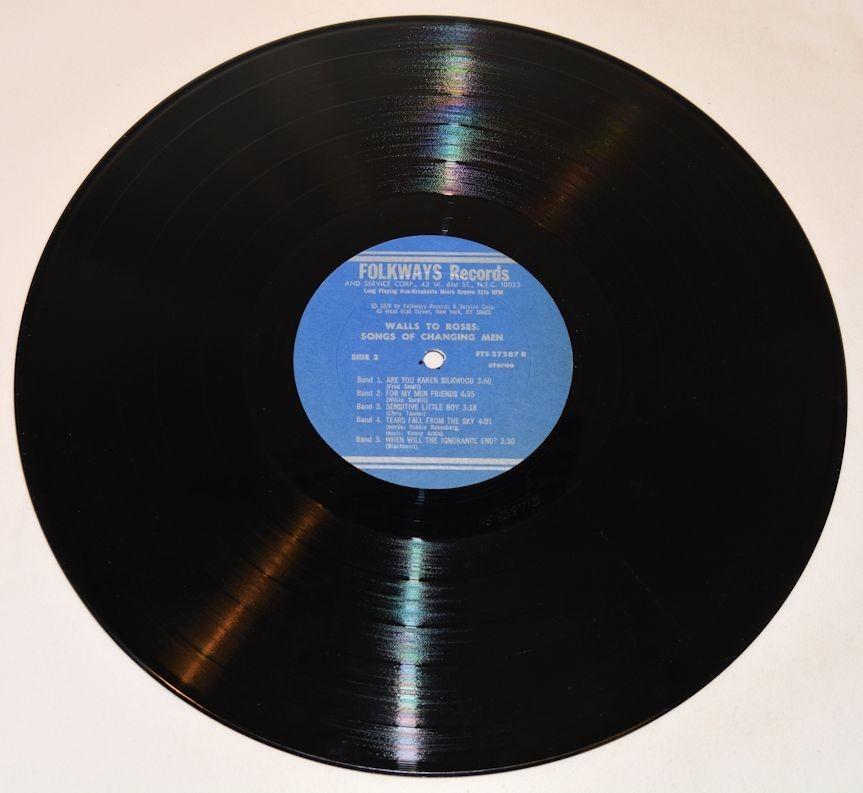 Various - Walls To Roses