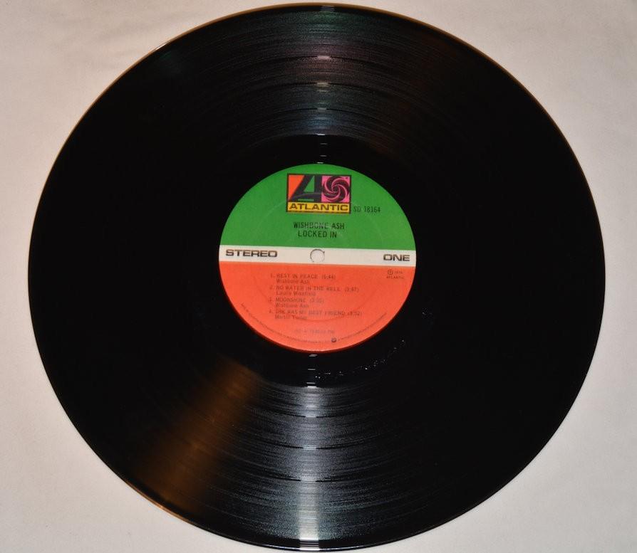 Wishbone Ash - Locked In