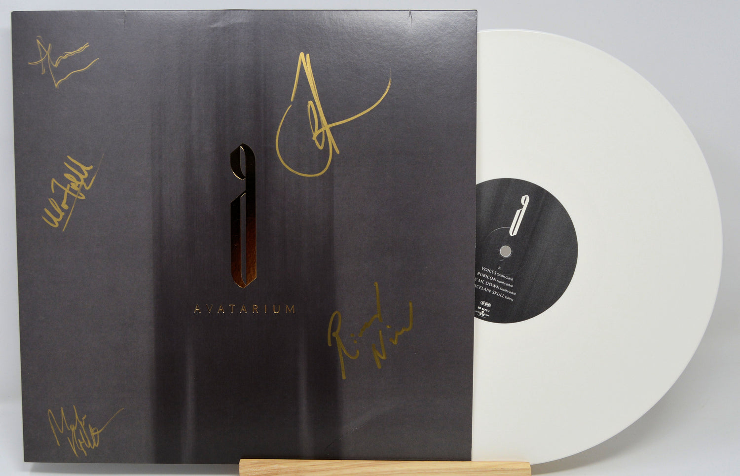 Front cover and white vinyl record of Avatarium's 'The Fire I Long For' LP with gold member autographs