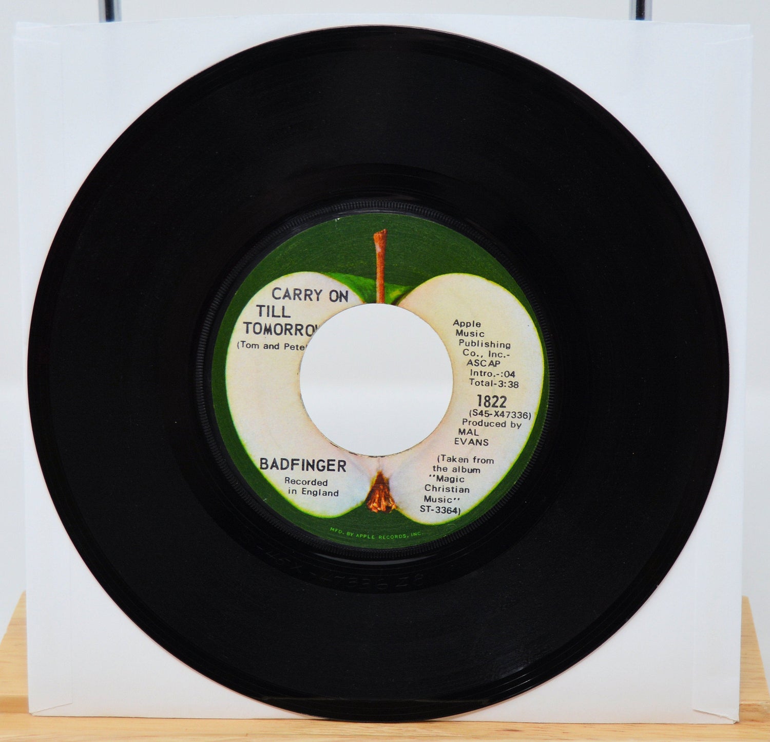 Badfinger 'Carry On Till Tomorrow' 45 RPM vinyl record, Apple Records label, in sleeve