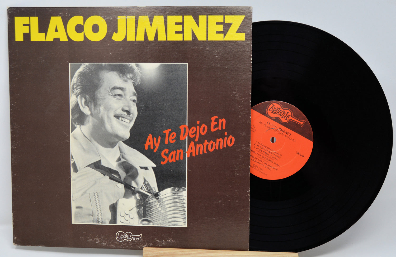 Vinyl record with cover featuring Flaco Jimenez and text 'Ay Te Dejo En San Antonio'.