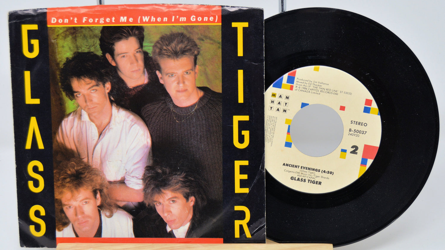 Front cover of Glass Tiger's Don't Forget Me (When I'm Gone) vinyl single with band members