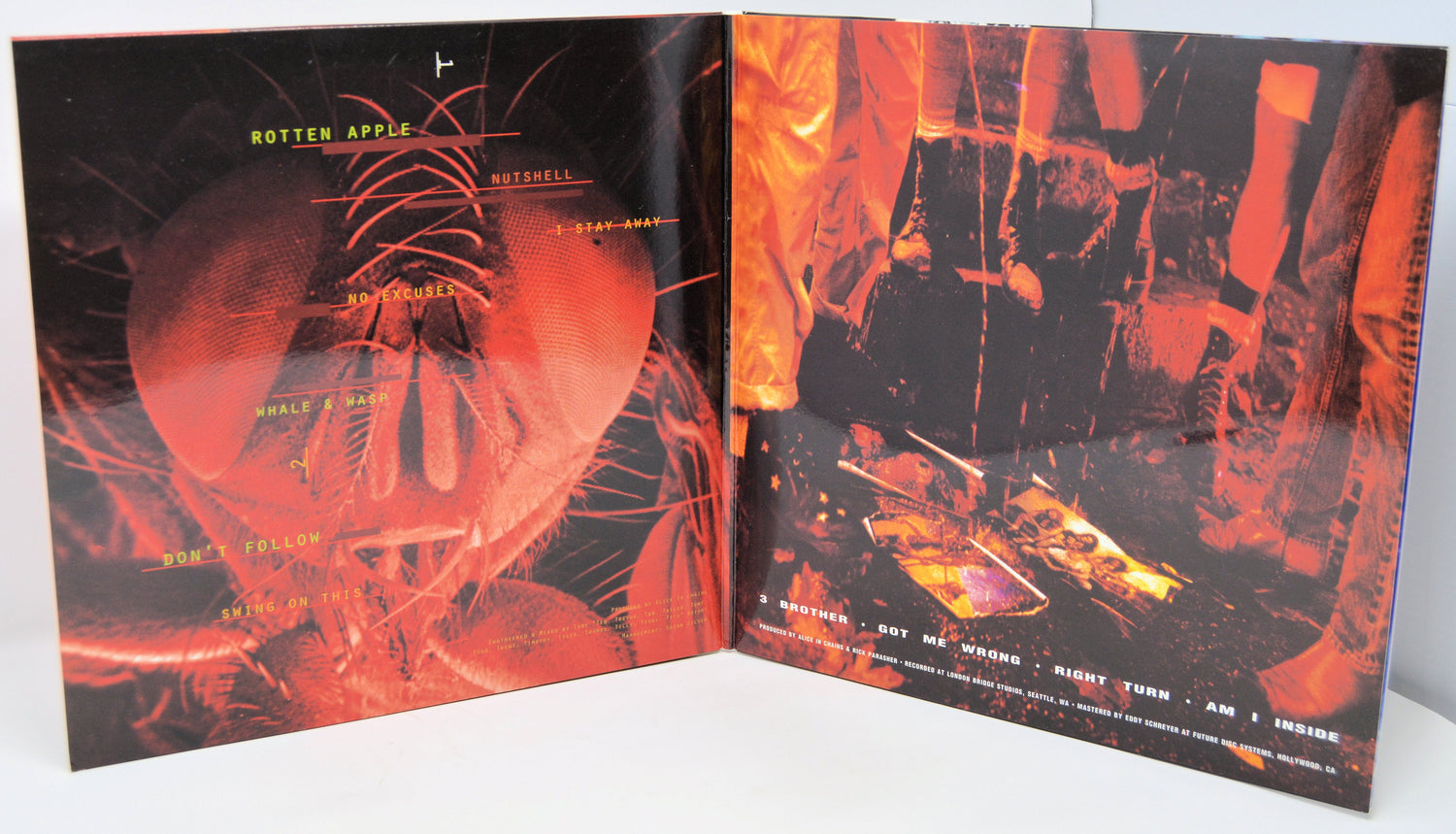 Alice In Chains Jar of Flies EP vinyl gatefold showing tracklist and artwork