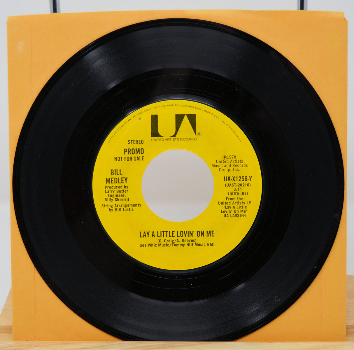 Medley, Bill - Lay A Little Lovin' On Me
