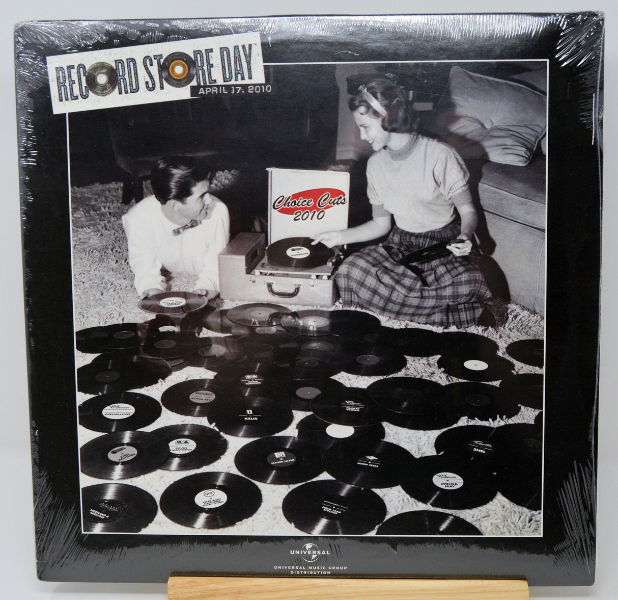 Vintage photo of a man and woman enjoying records for Record Store Day Choice Cuts 2010