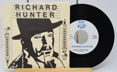 Richard Hunter Play With Me 7-inch vinyl with illustrated cover art and harmonica theme