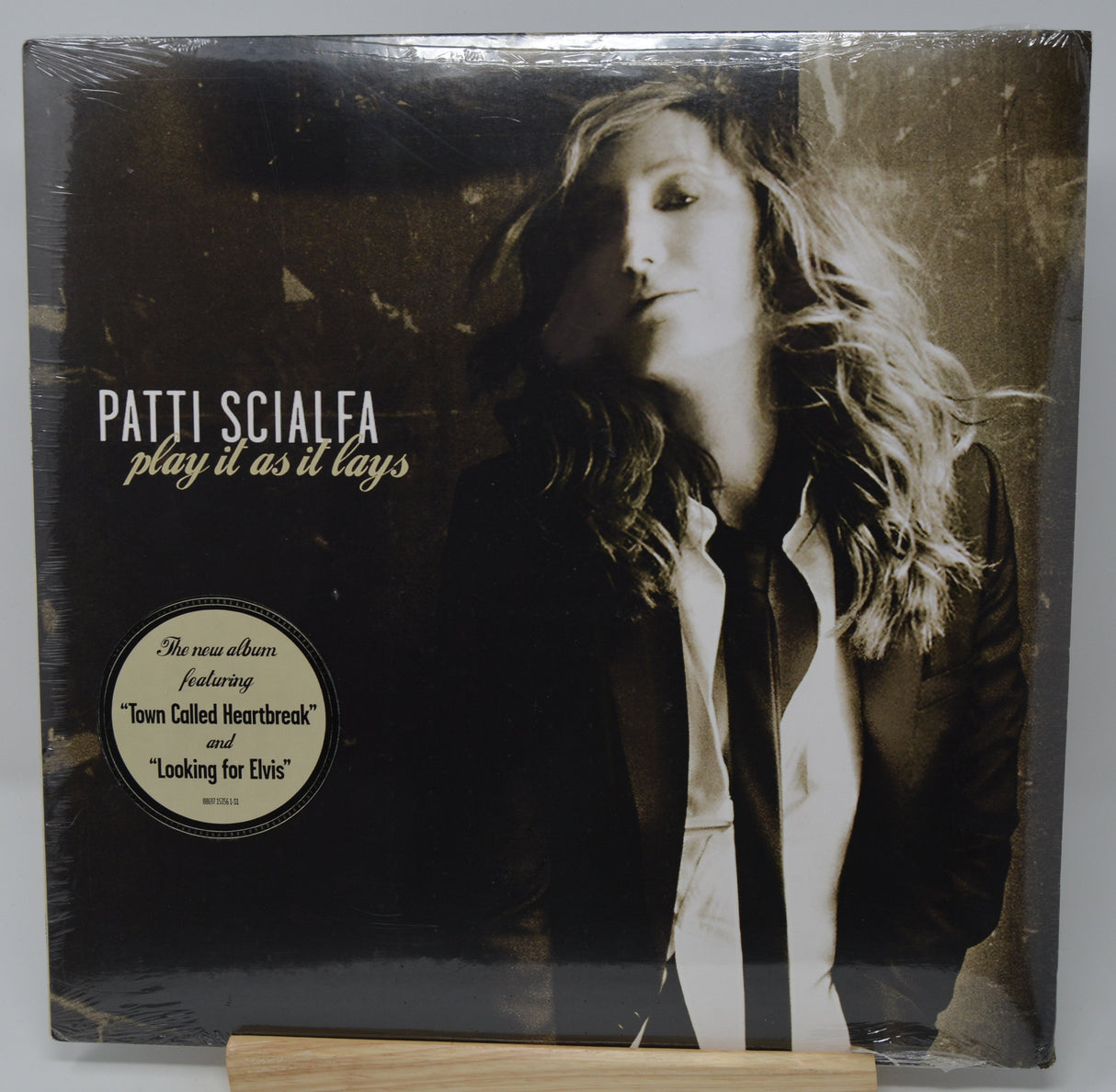 Vinyl record cover featuring Patti Scialfa with text about her album 'Play It As It Lays'.