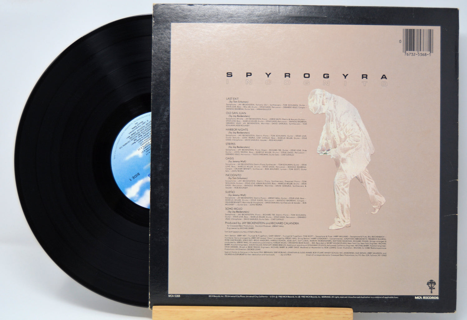 'Spyro Gyra Incognito' Vinyl record with its cover displaying text and a silhouette of a person.