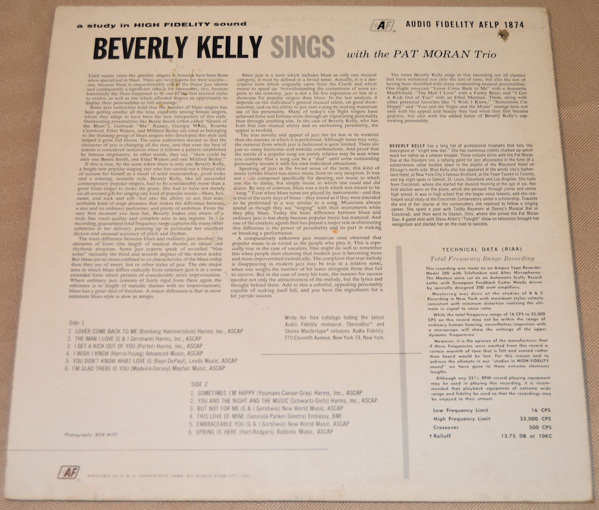 Kelly, Beverly - Sings