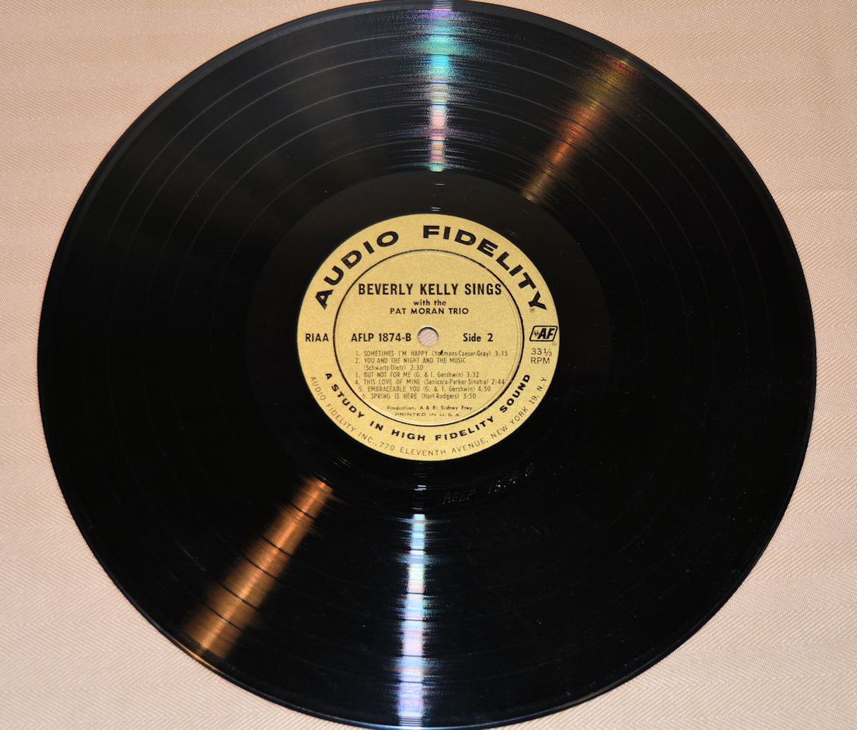 Kelly, Beverly - Sings