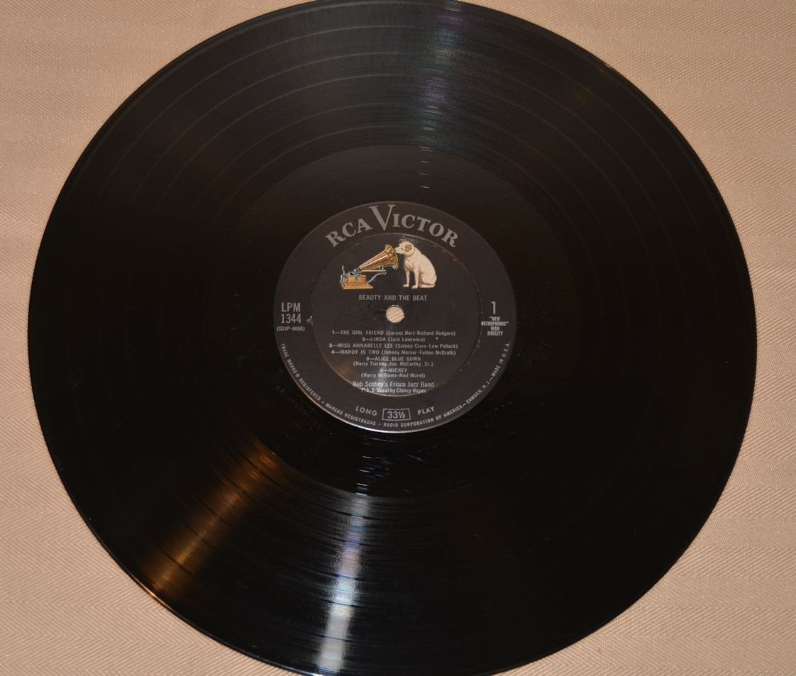 Scobey, Bob Frisco Jazz Band - Beauty And The Beat