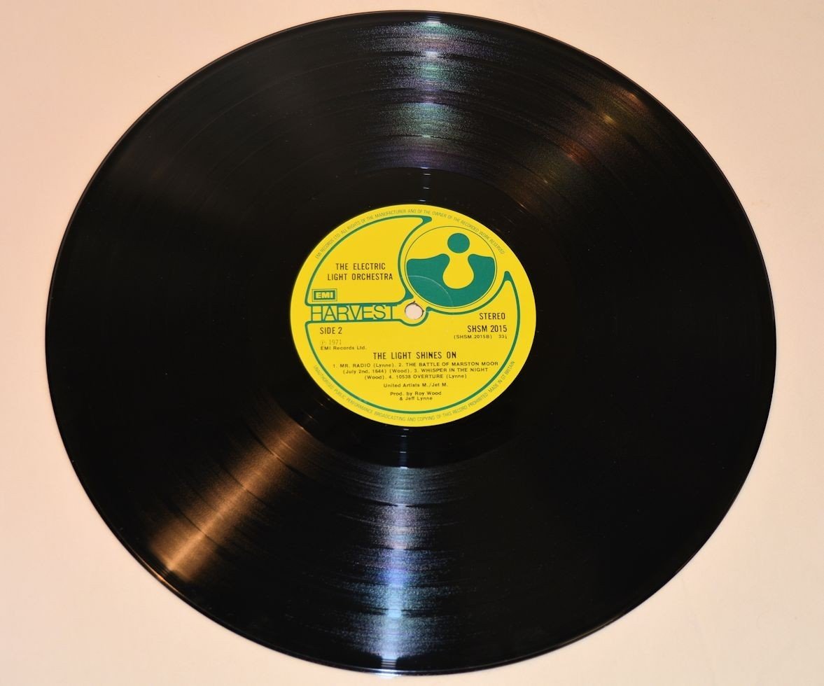 Electric Light Orchestra - Light Shines On