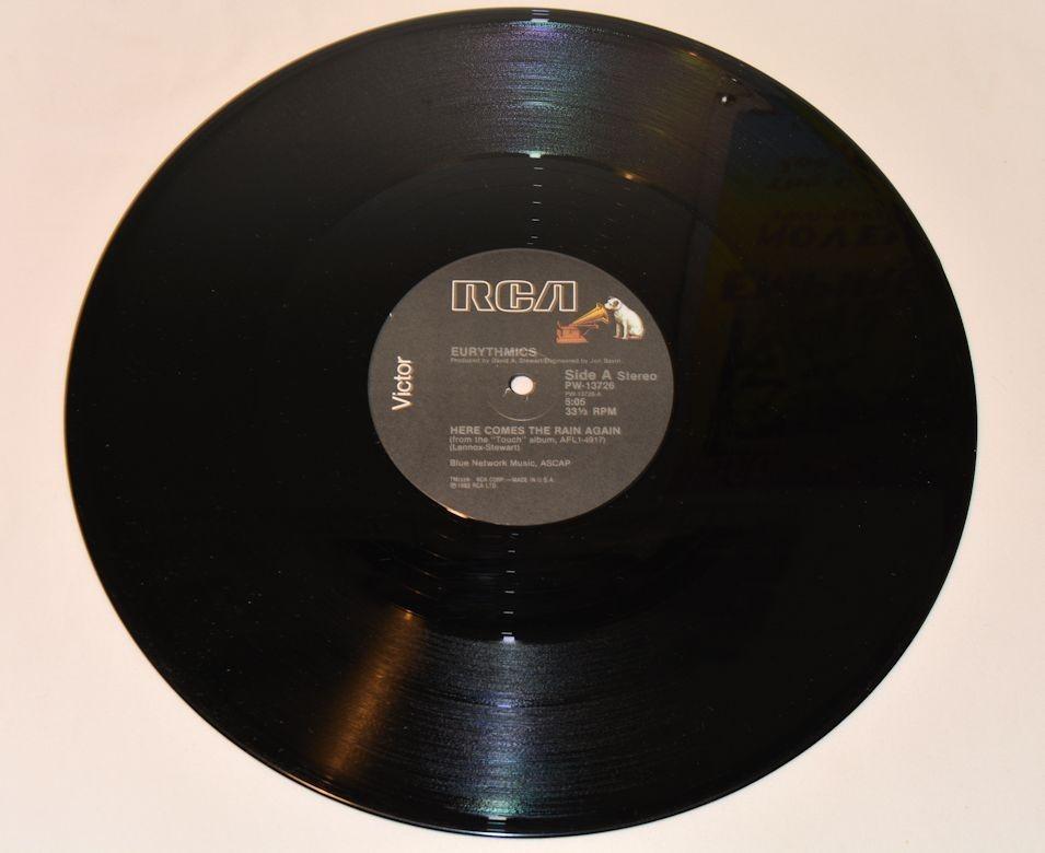 Eurythmics - Here Comes Rain