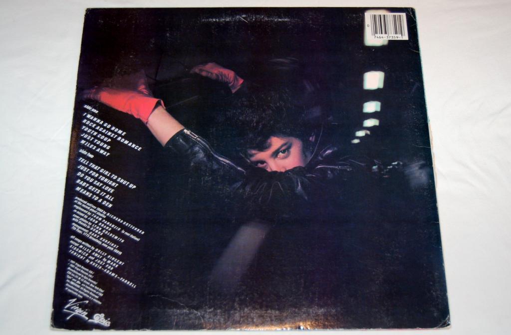 Holly & The Italians - The Right To Be Italian