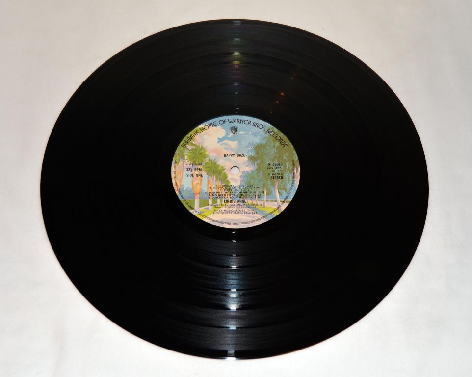 Lindisfarne - Happy Daze