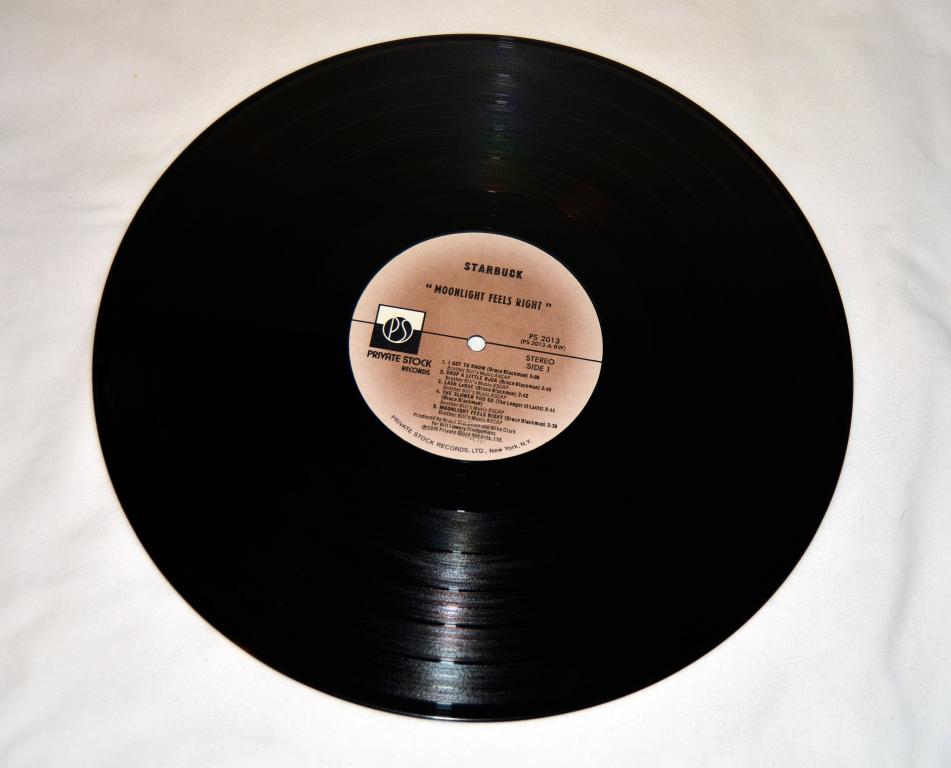 Starbuck - Moonlight Feels Right