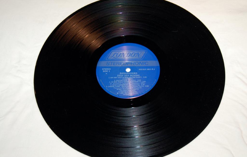 Bananarama - Deep Sea Skiving