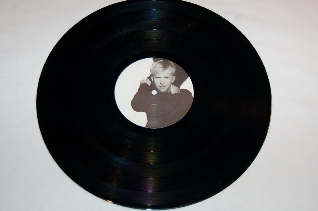 Jones, Howard - To One