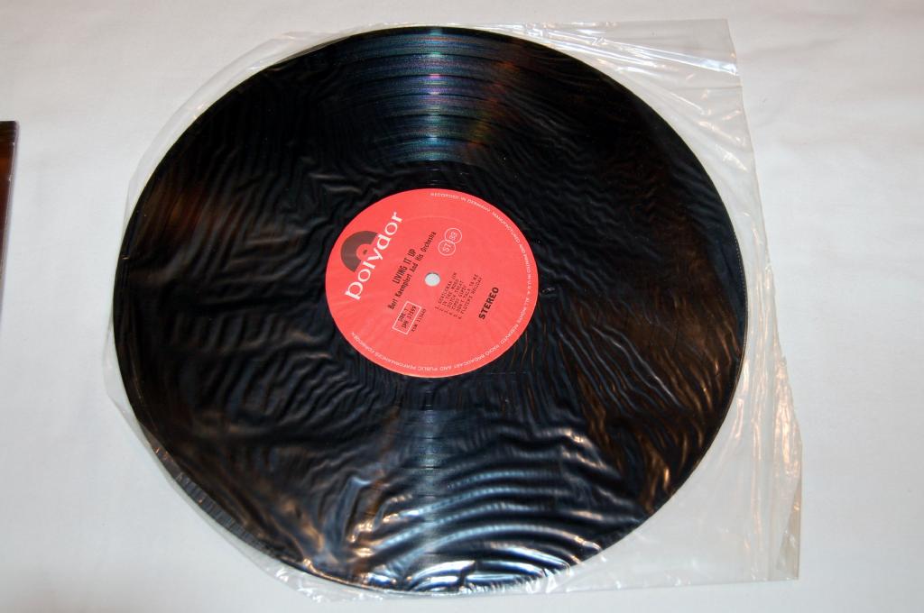 Kaempfert, Bert - Living It Up