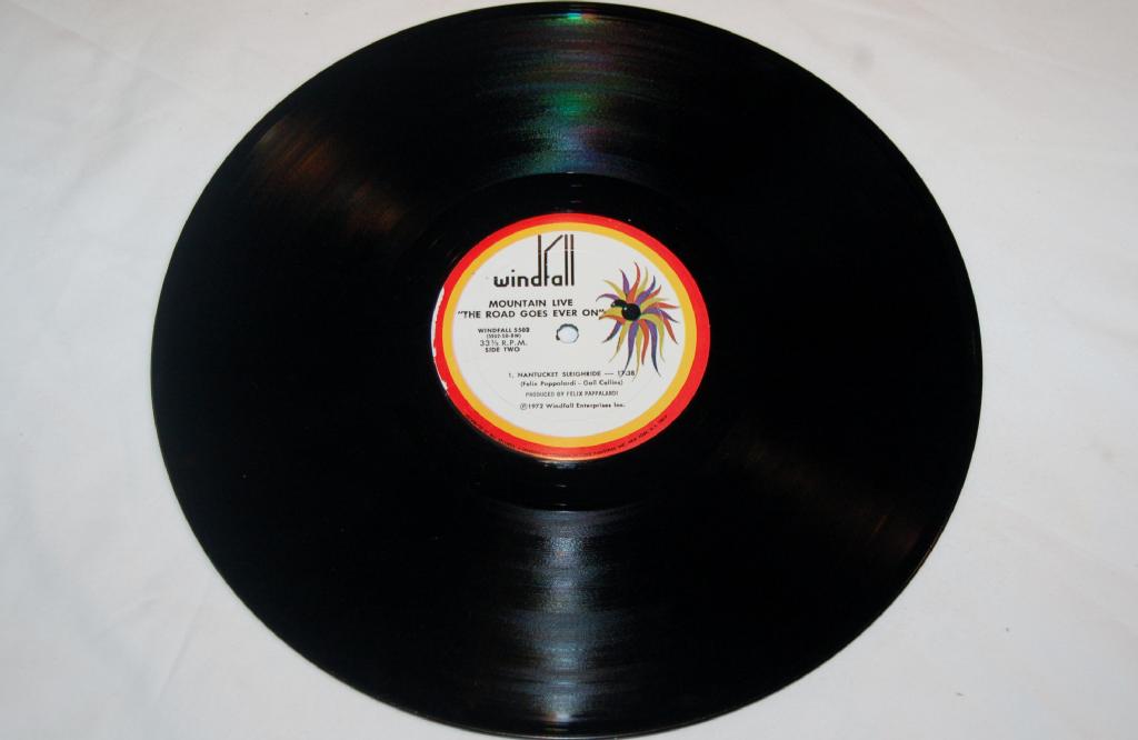 Mountain - Live, The Road Goes On Forever