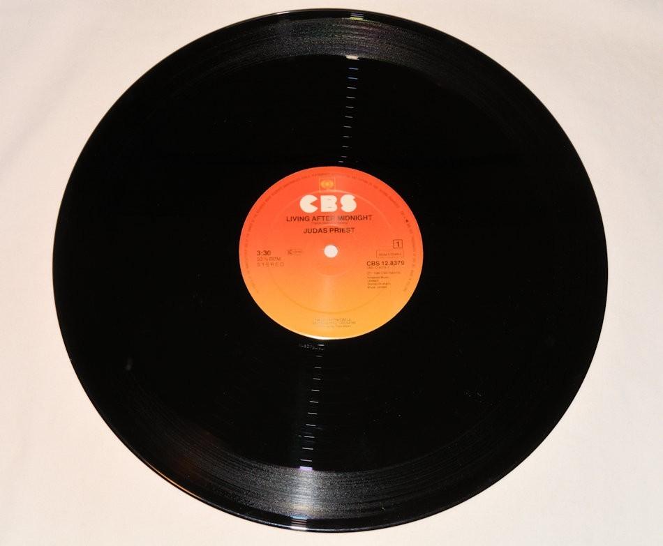 Judas Priest - Living After Midnight