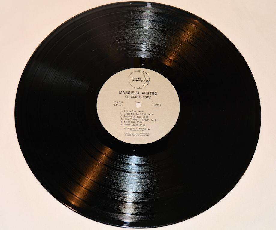 Silvestro, Marsie - Circling Free