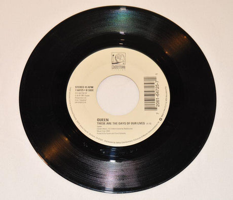 Queen - We Are The Champions