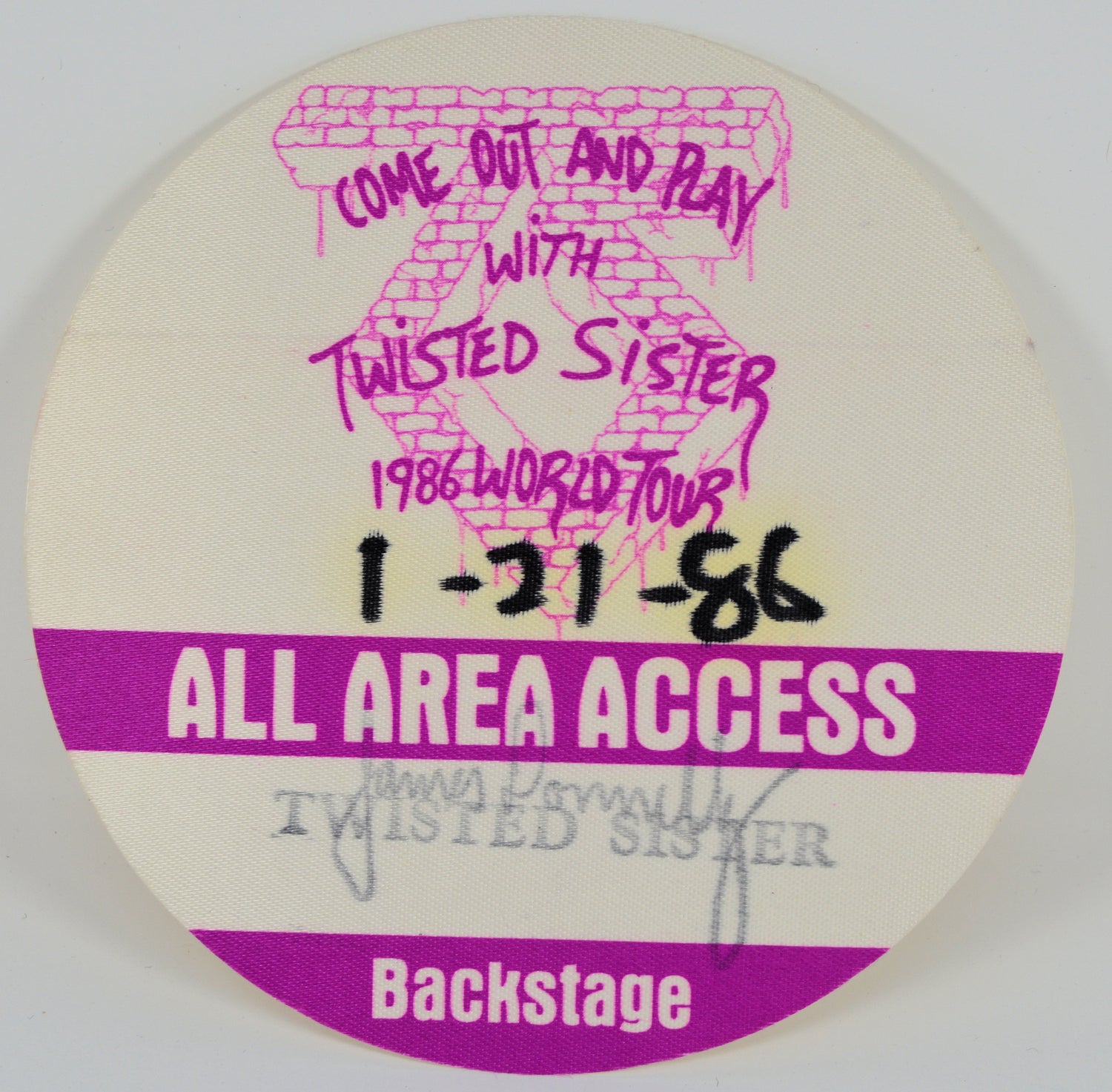 Twisted Sister - Come Out And Play Backstage Pass